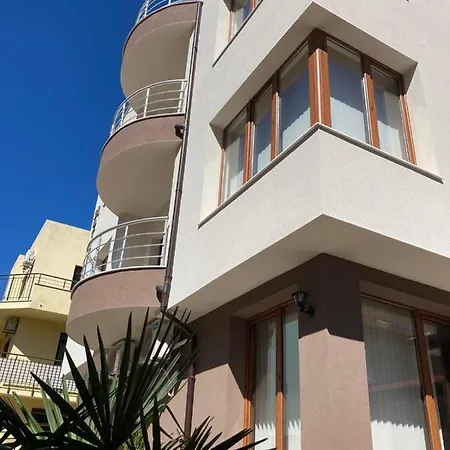 Mareli Konukevi Tsarevo