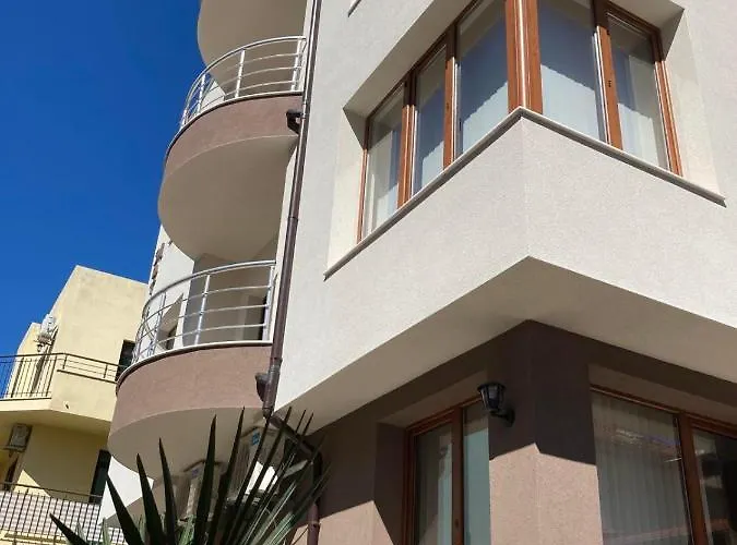 Mareli Къща за гости Царево